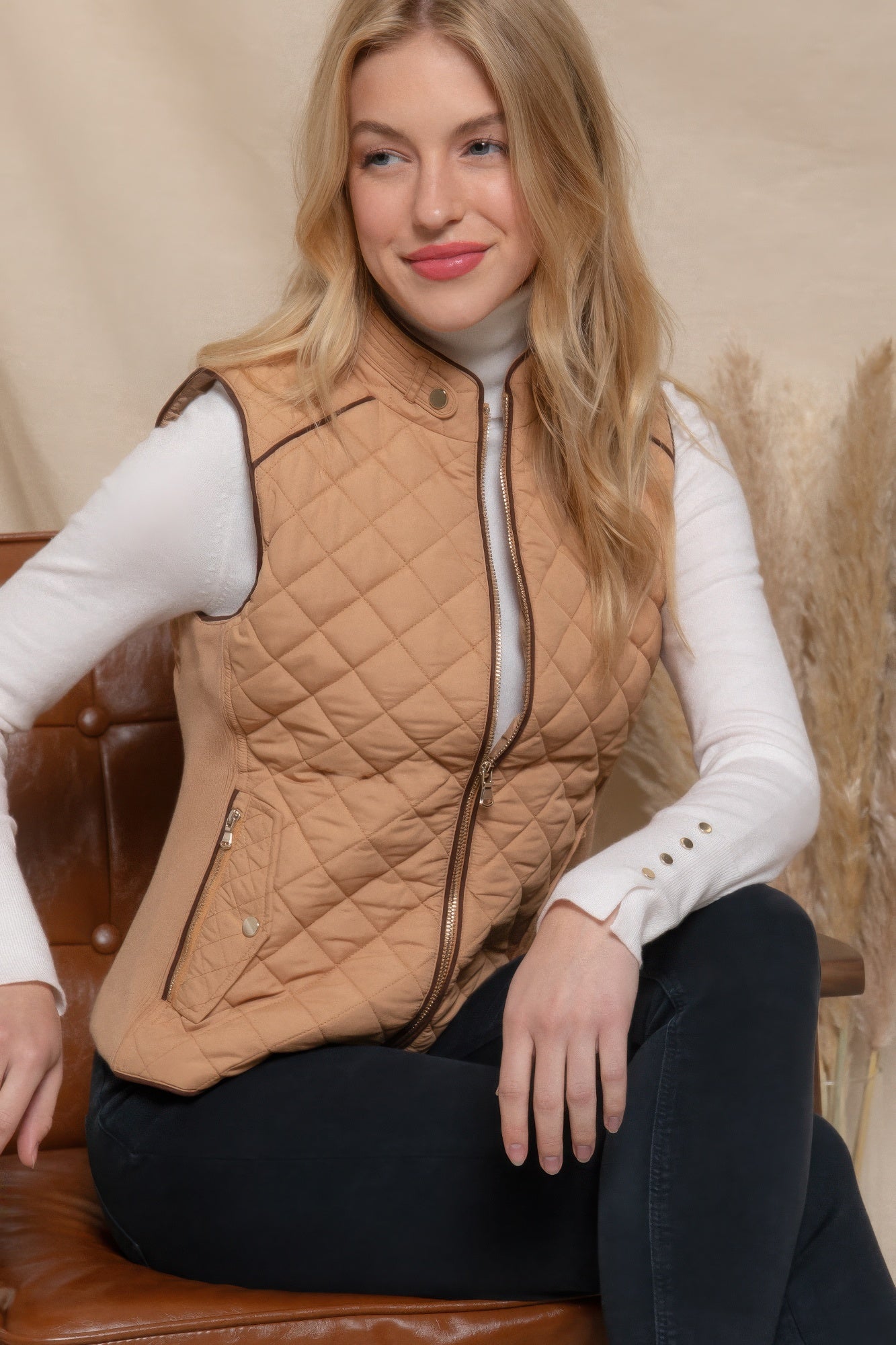 suede piping quilted padding vest